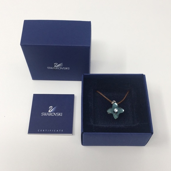 Swarovski Jewelry - [NWT] Swarovski blue flower necklace